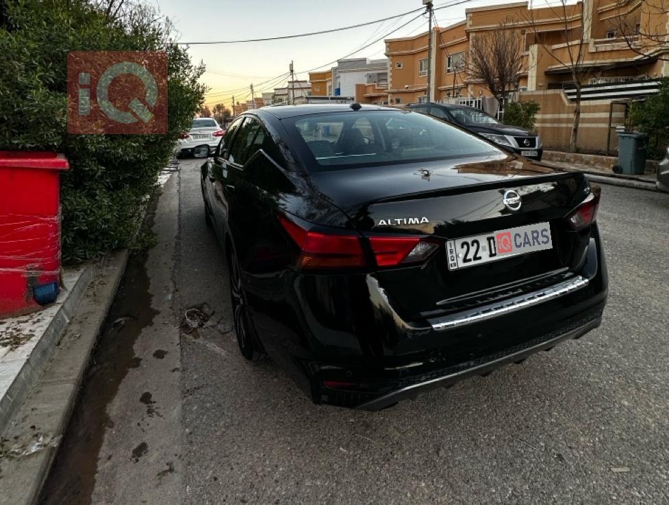 نيسان ألتيما